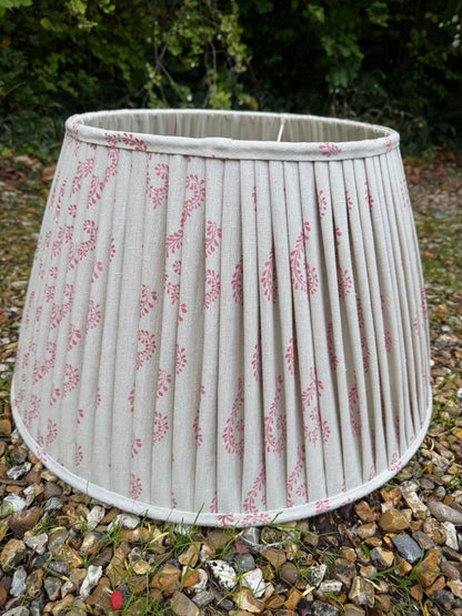 LARGE PLEATED SHADE