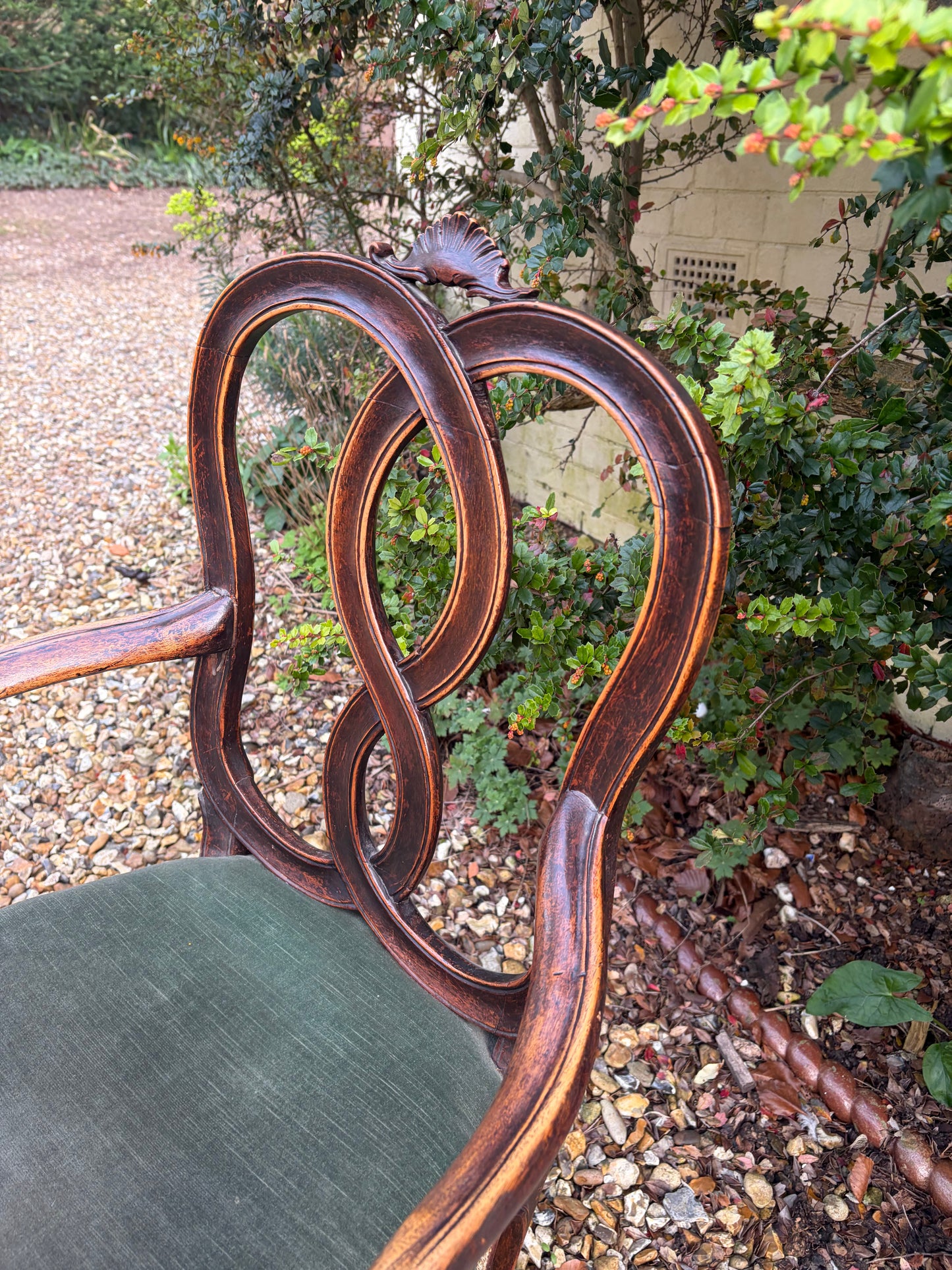 ANTIQUE CHAIR