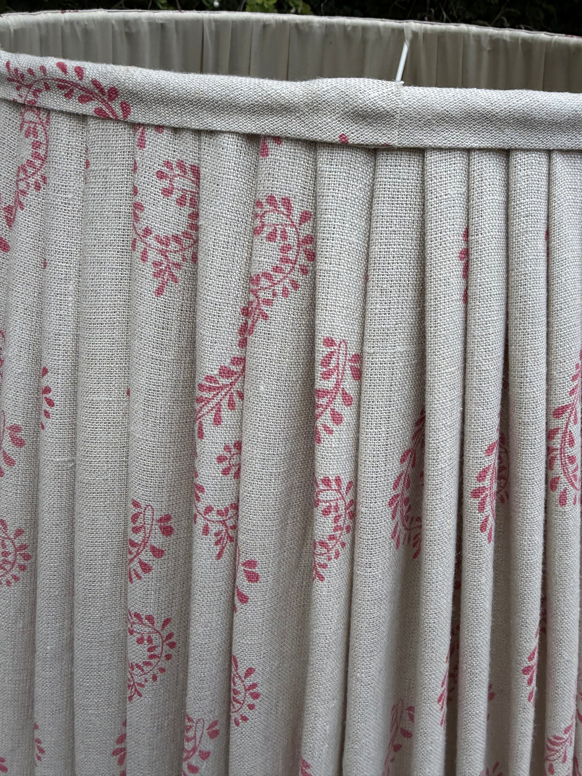 LARGE PLEATED SHADE