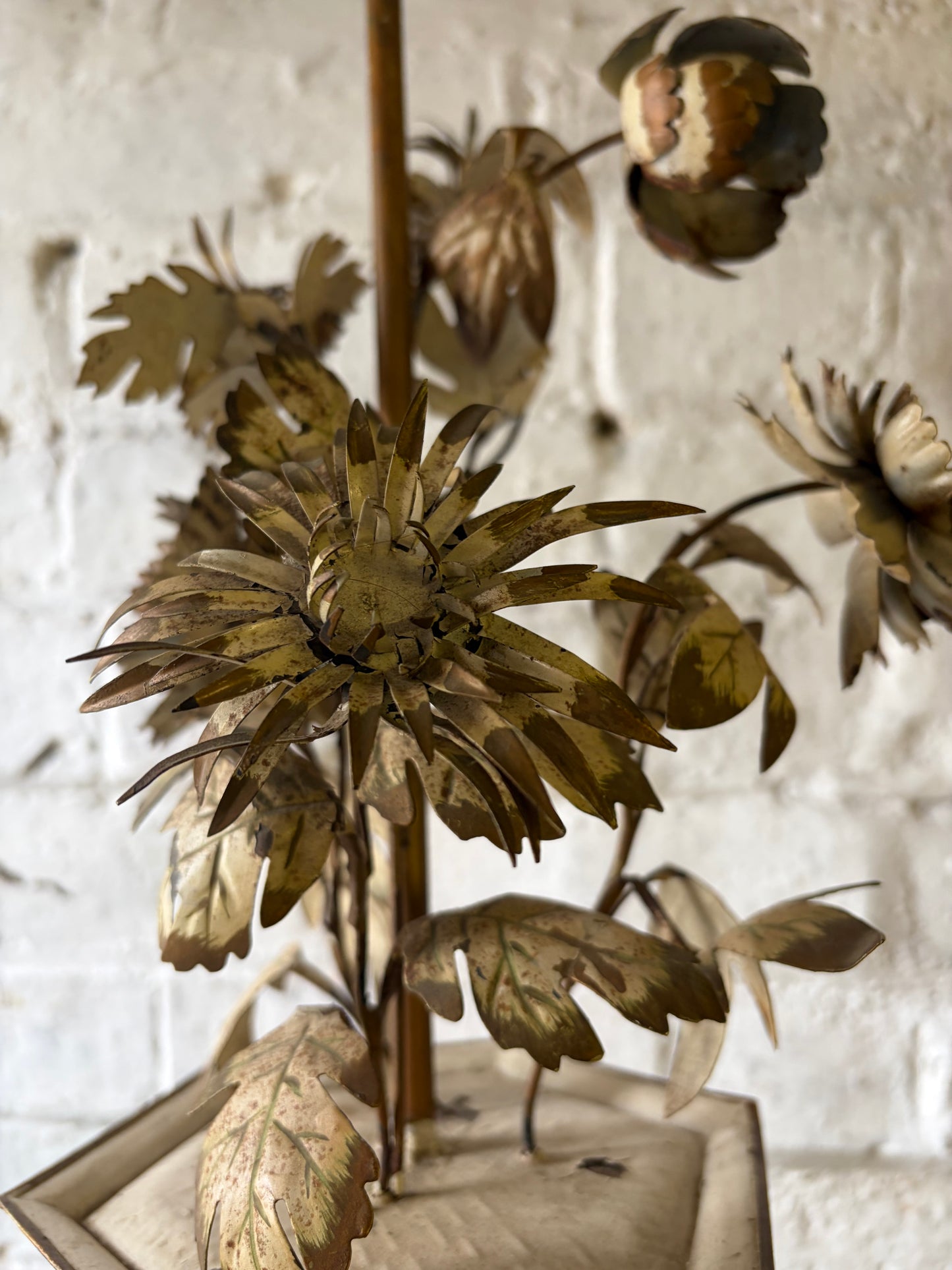 METAL DECORATIVE LAMP