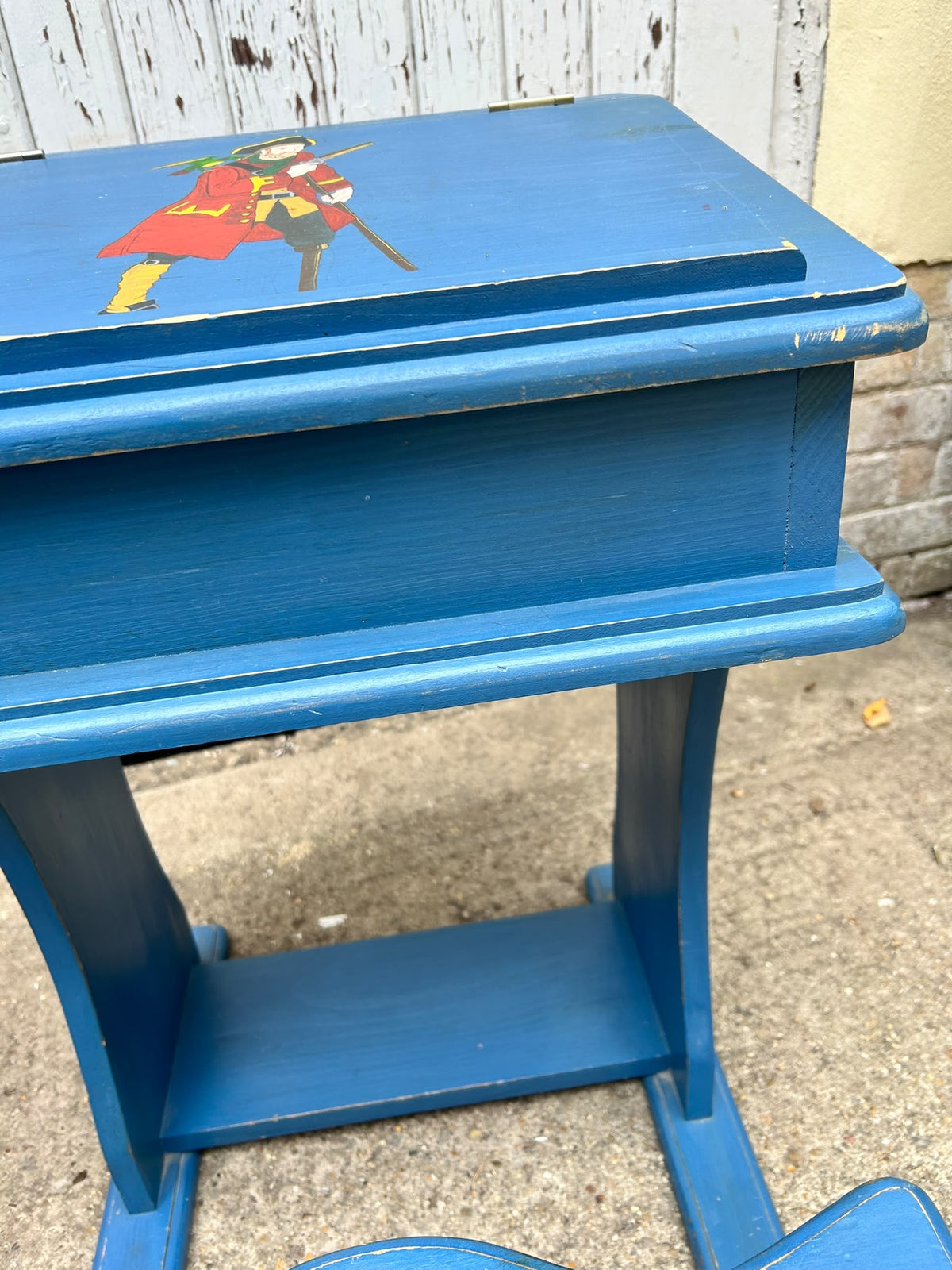 PIRATE DESK