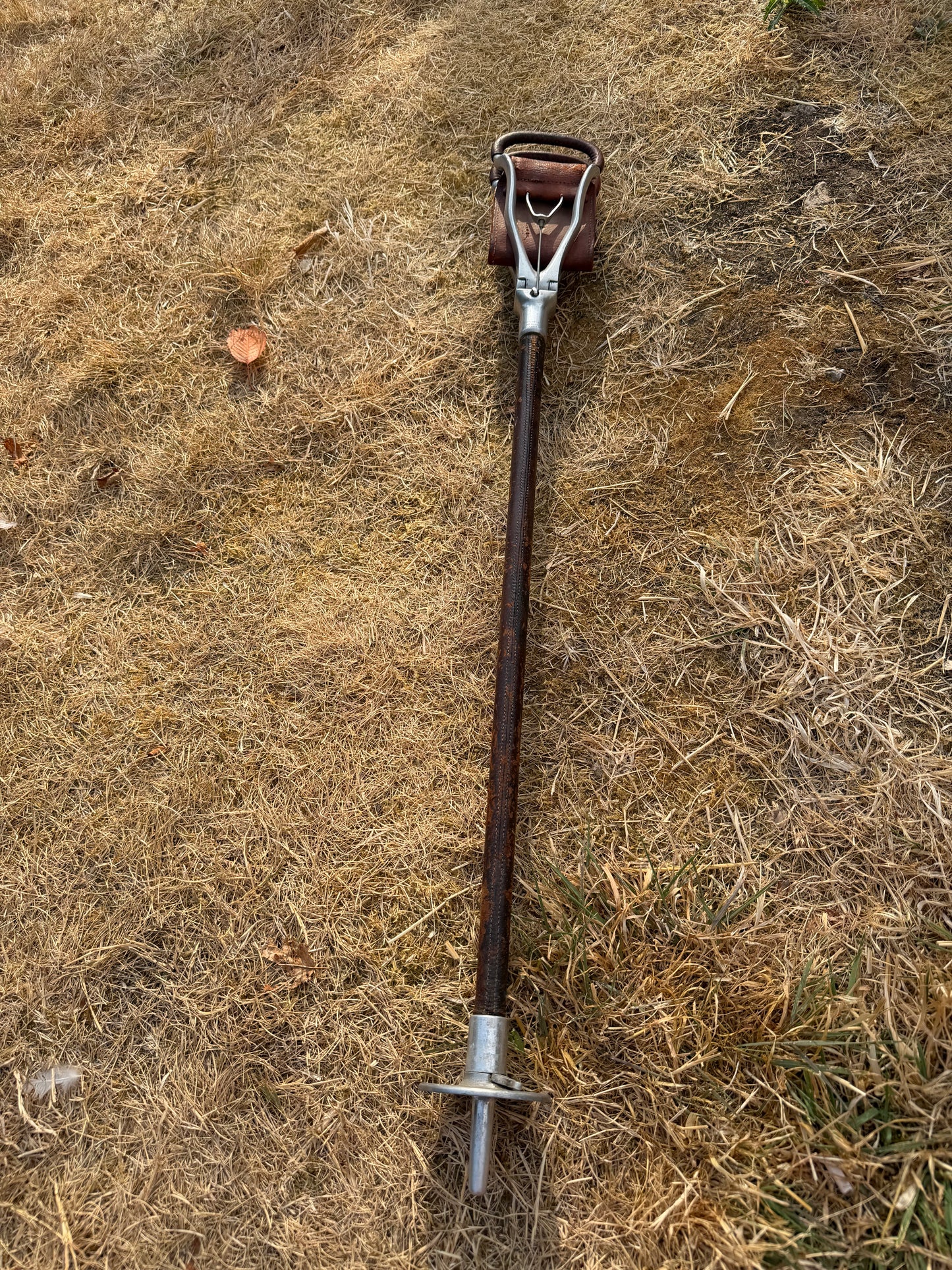 SHOOTING STICK