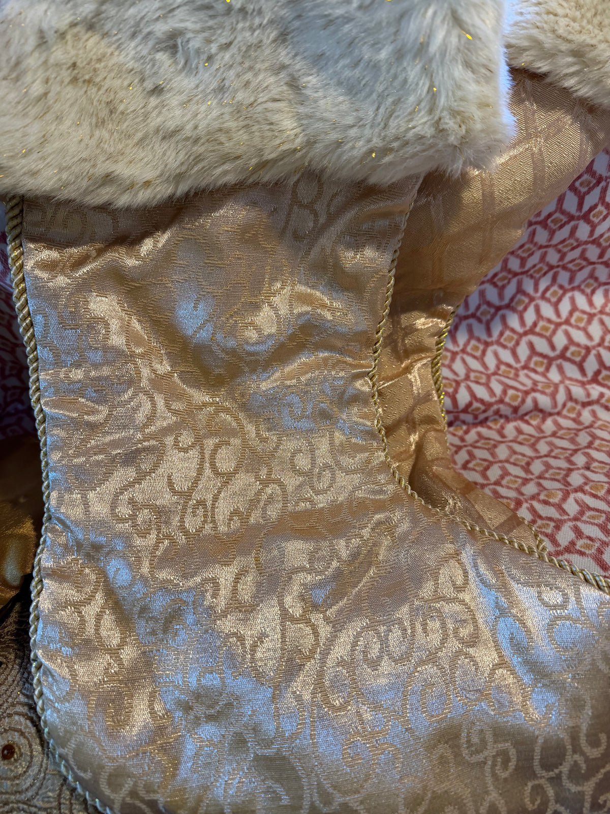 3 GOLD STOCKINGS