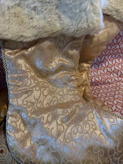 3 GOLD STOCKINGS