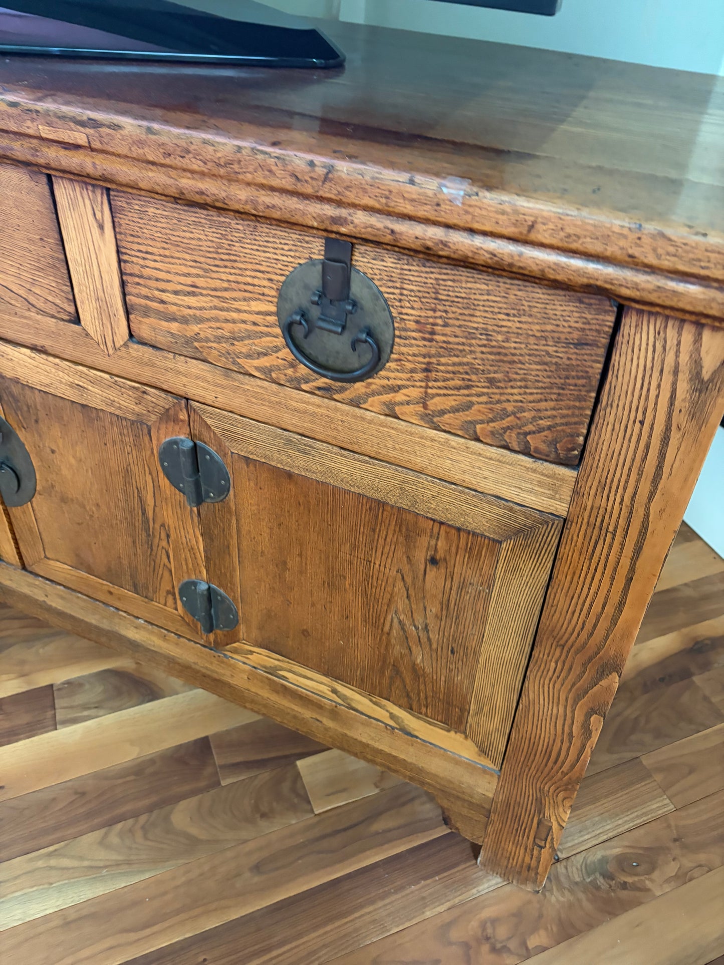 CONSOLE TABLE