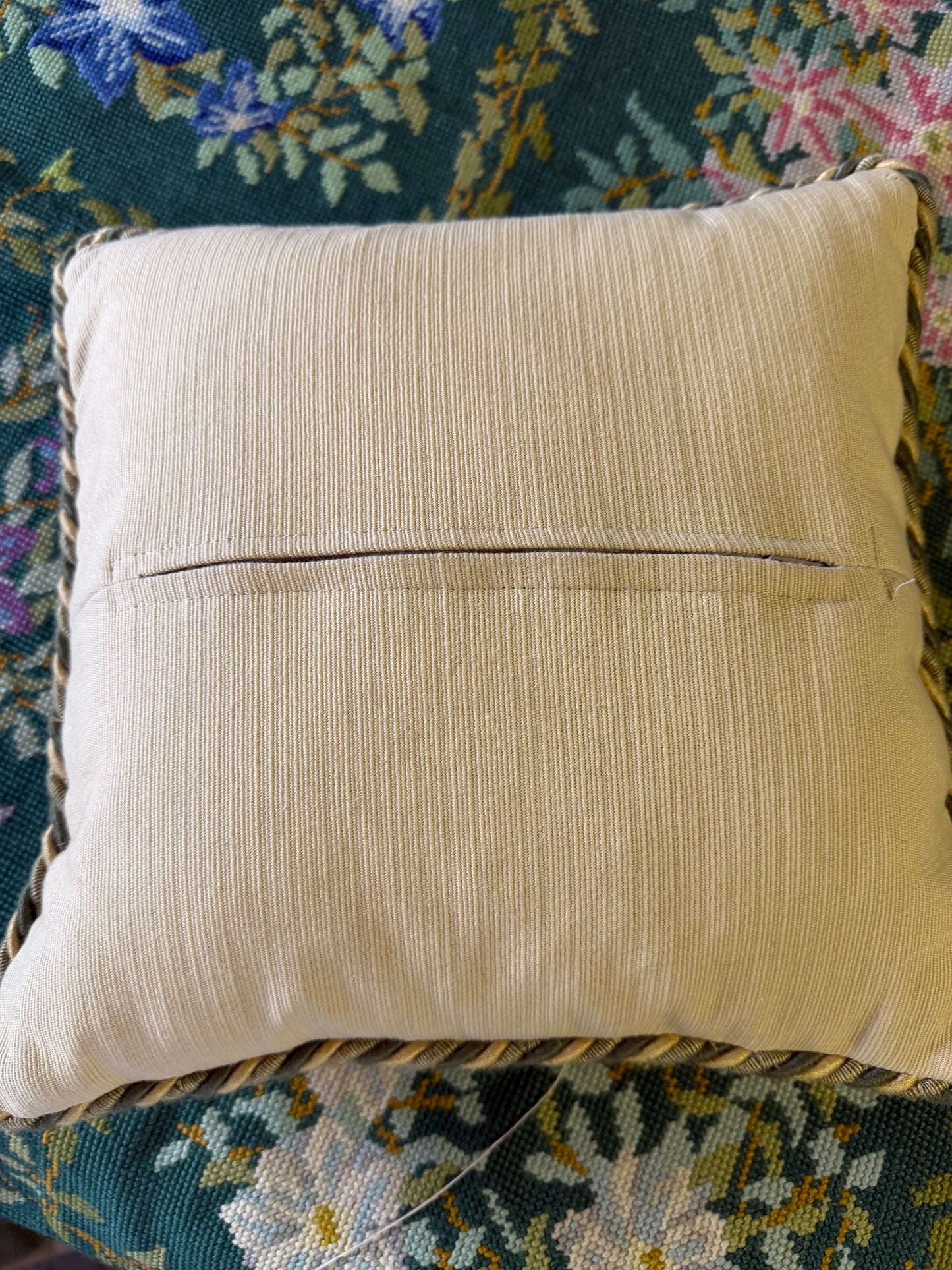 CUSHION