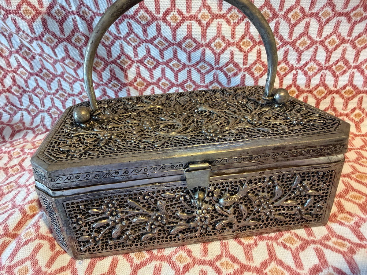 METAL CLUTCH BAGS