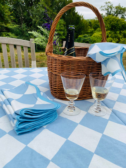 TABLECLOTH AND 6 NAPKINS SET