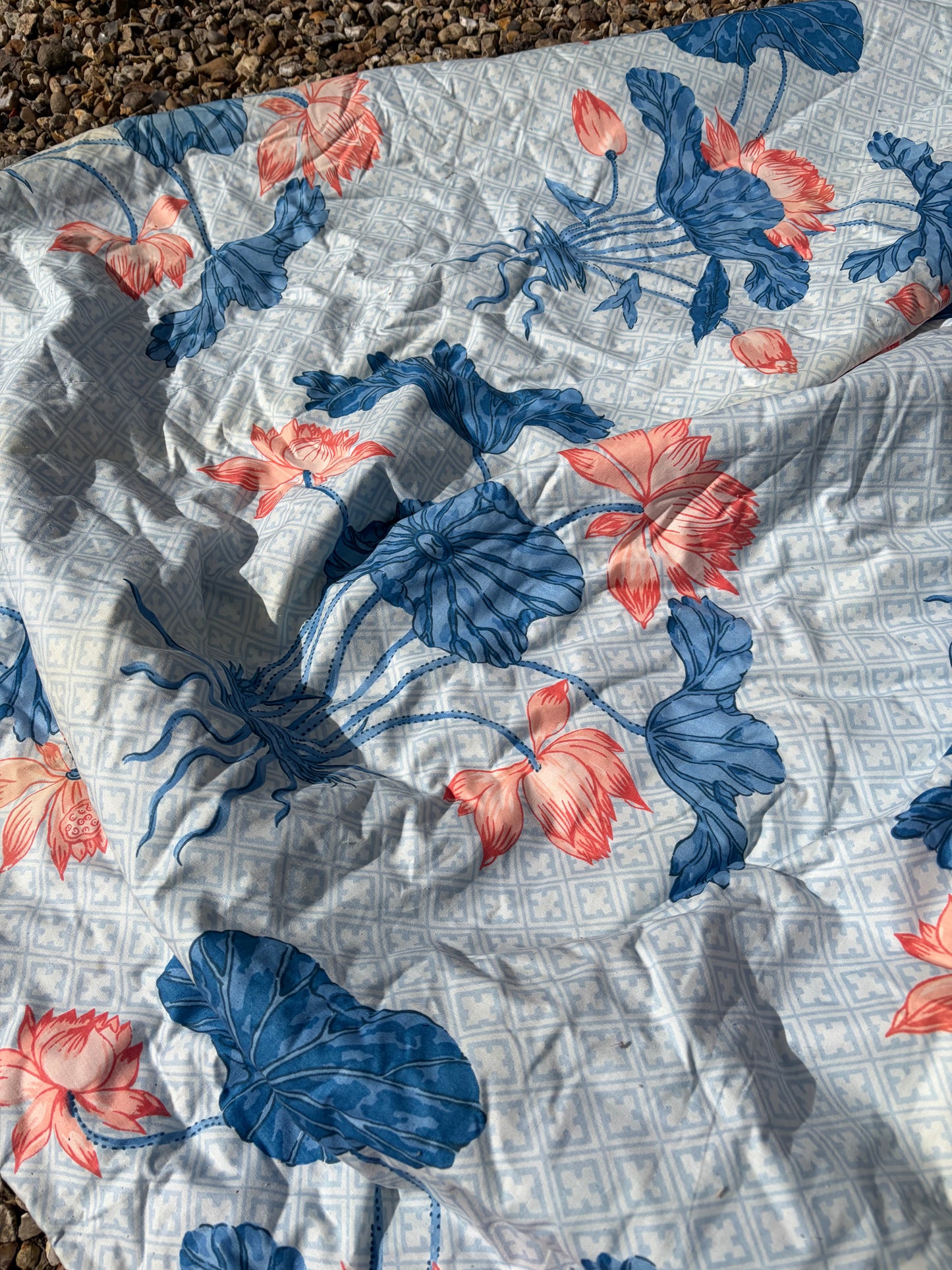 PAIR OF CURTAINS