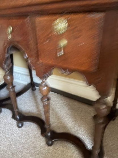 OAK CHEST ON LEGS