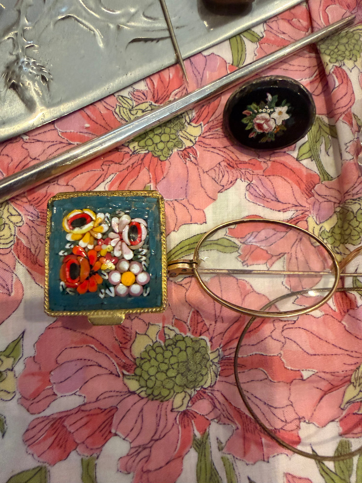 TRINKETS AND CURIOSITIES