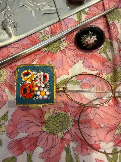 TRINKETS AND CURIOSITIES