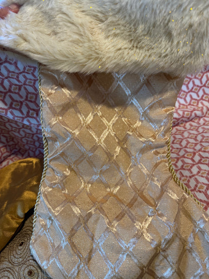 3 GOLD STOCKINGS