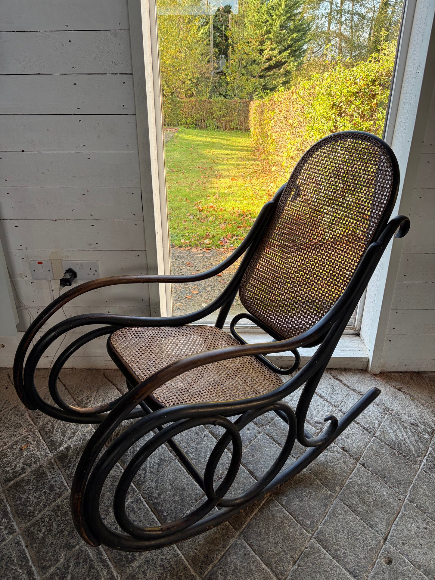 ROCKING CHAIR