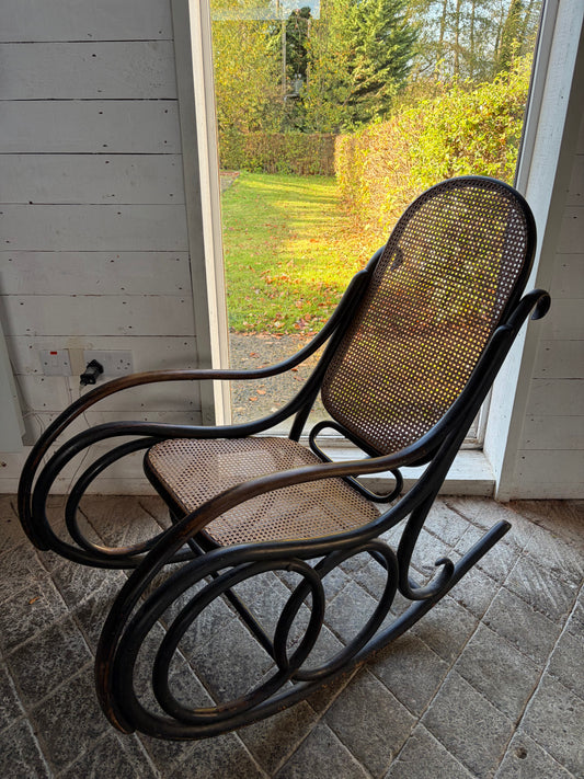 ROCKING CHAIR