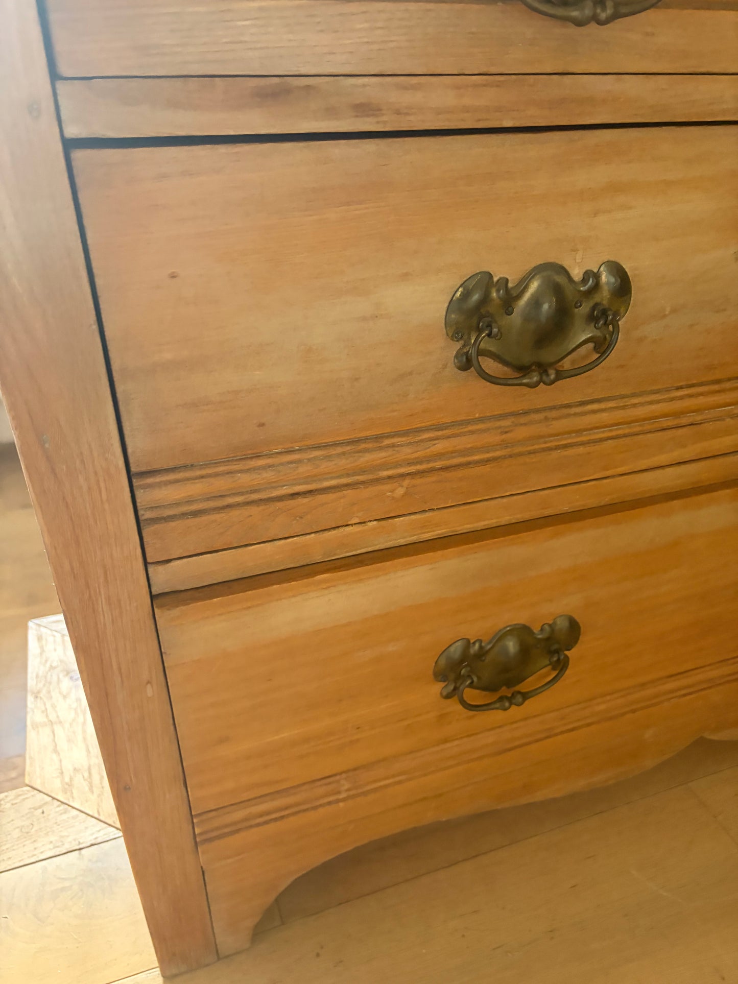 CHEST OF DRAWERS