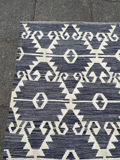 NAVY RUG