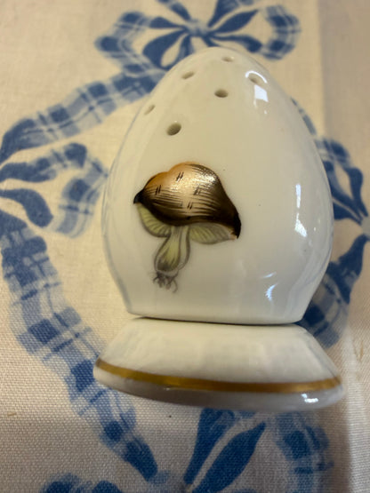 SALT AND PEPPER SHAKER