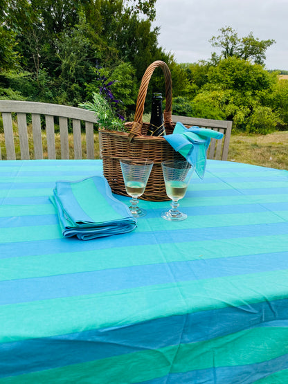 TABLECLOTH AND 6 NAPKINS