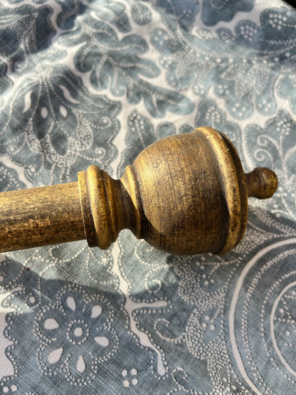 CURTAIN POLE