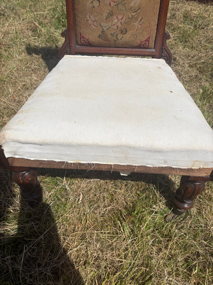 ANTIQUE CHAIR