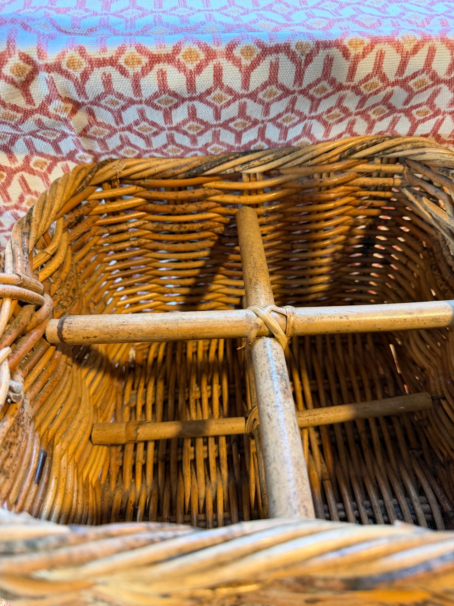 BOTTLE BASKET