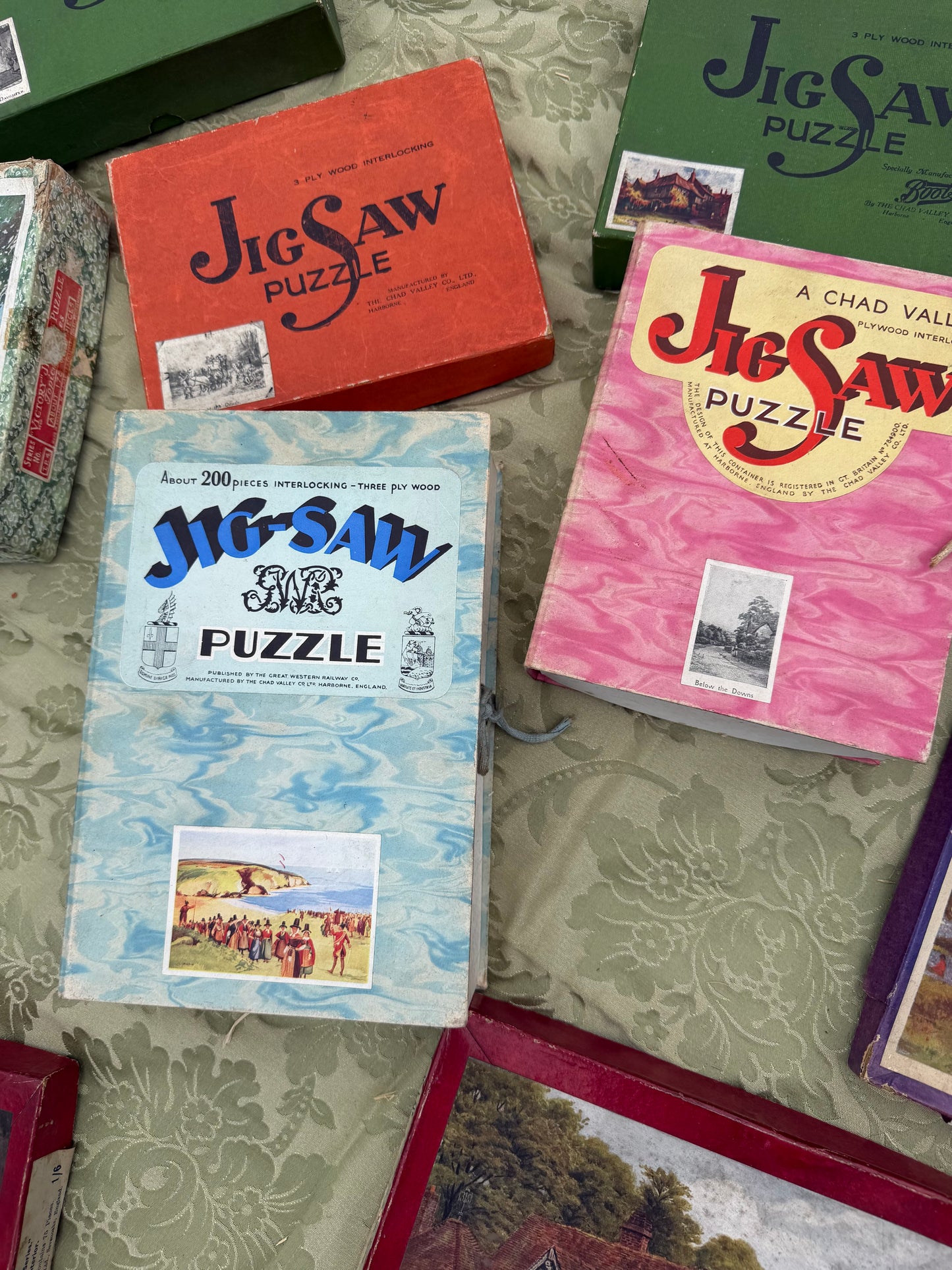 JIGSAW PUZZLES