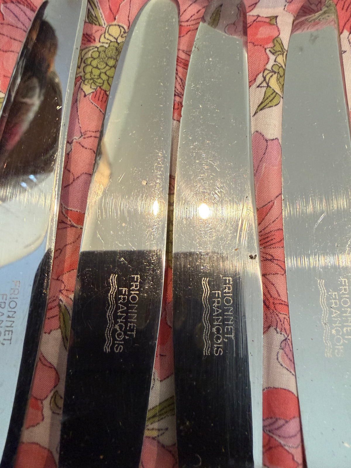 KNIVES