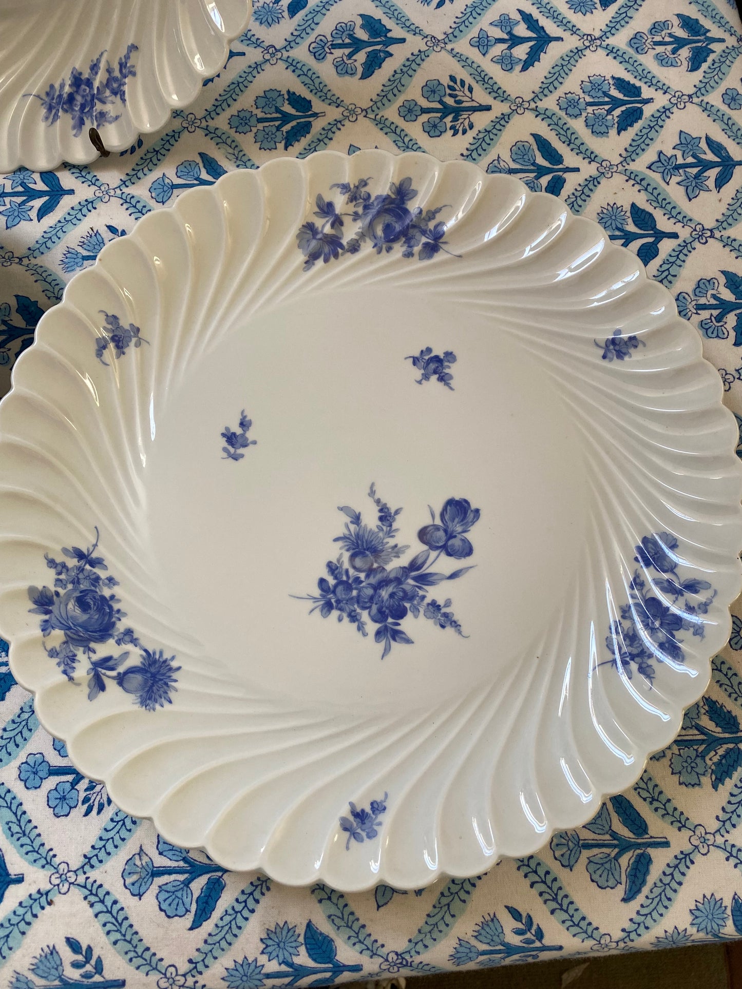 SERVING PLATES