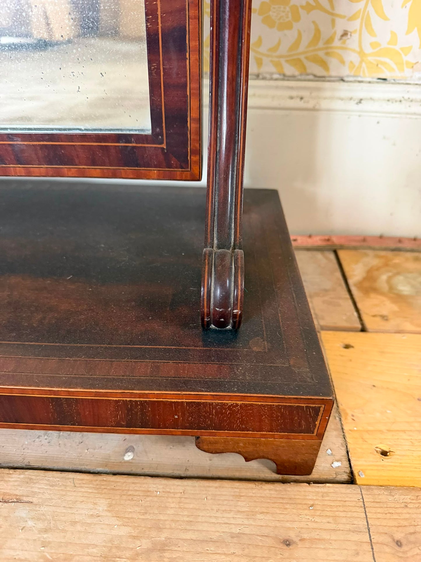 SWING MIRROR