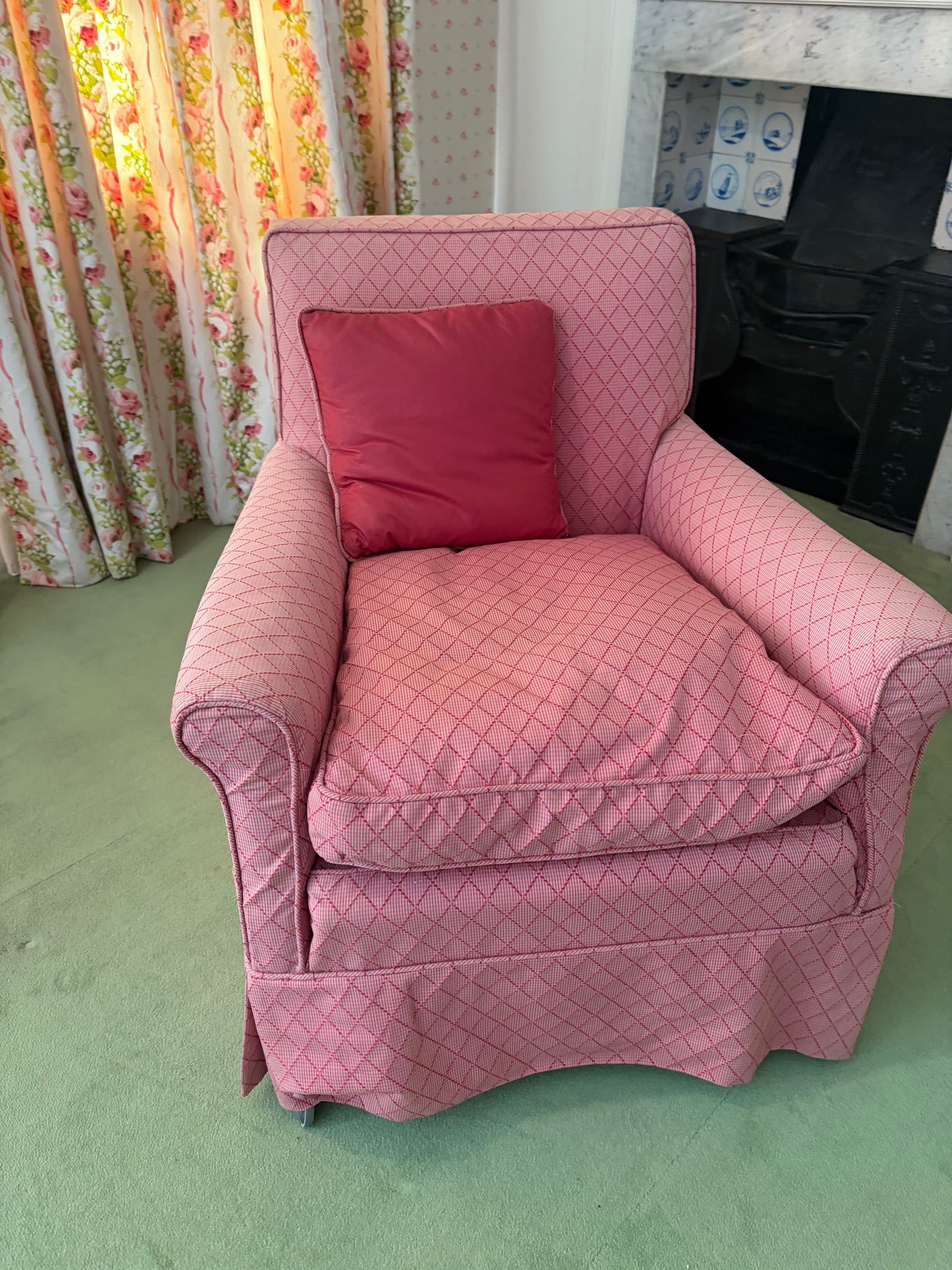 PINK CHAIR