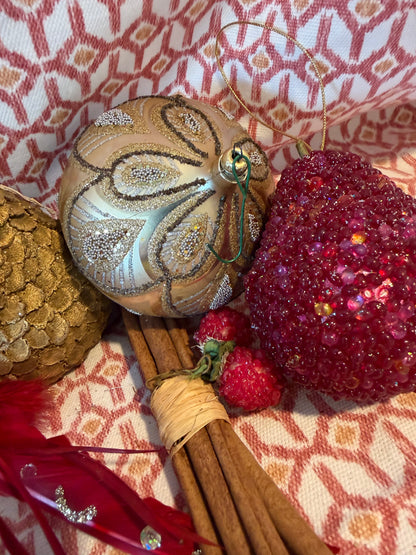 UNUSUAL DECORATIONS