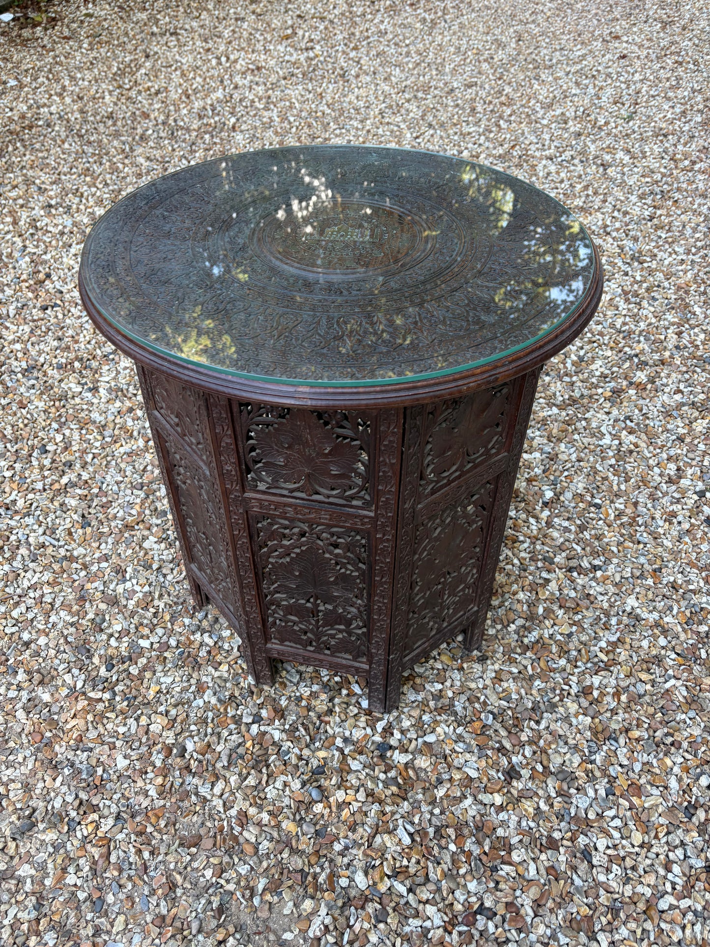 CIRCULAR TABLE