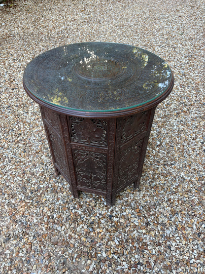 CIRCULAR TABLE