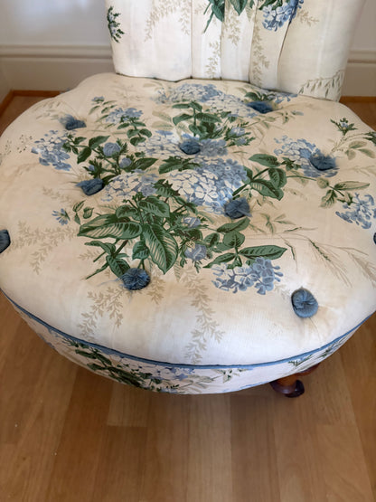 SMALL VICTORIAN CHAIR