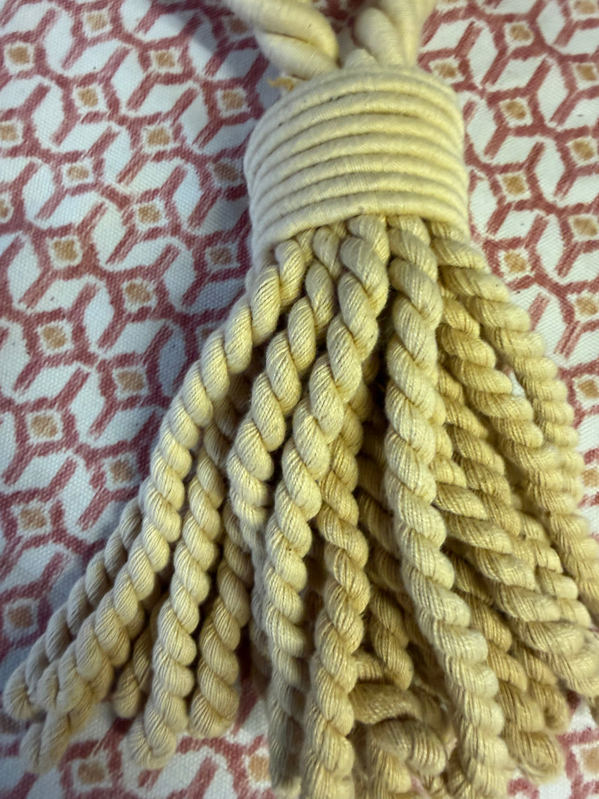 CURTAIN TIE