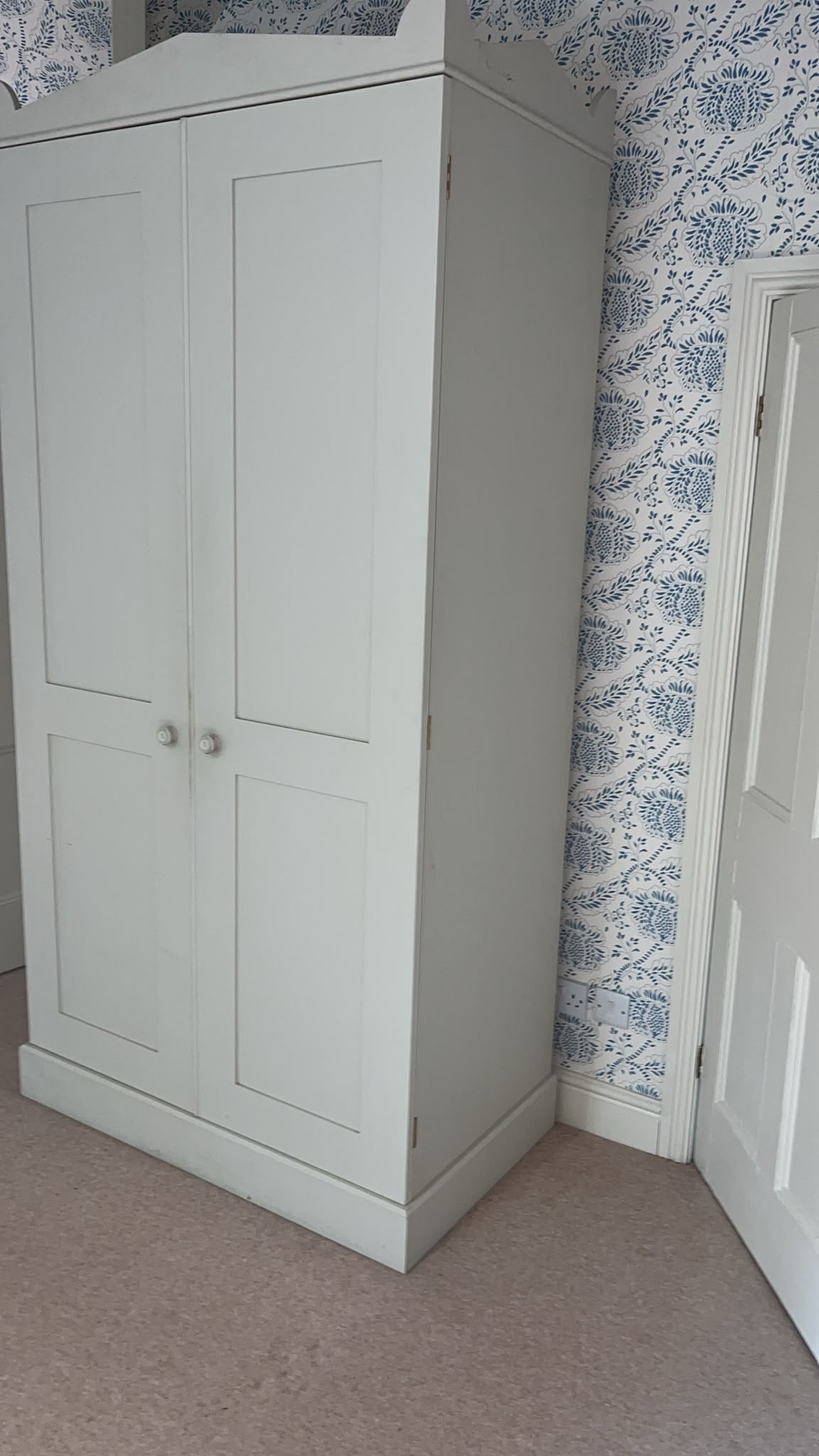 BESPOKE WARDROBE