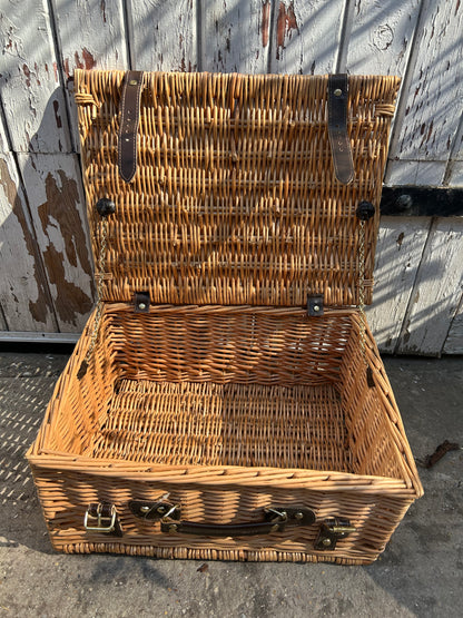 WICKER BASKET