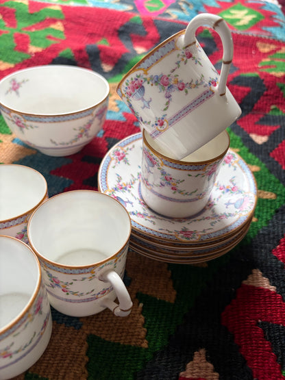 PORCELAIN SET
