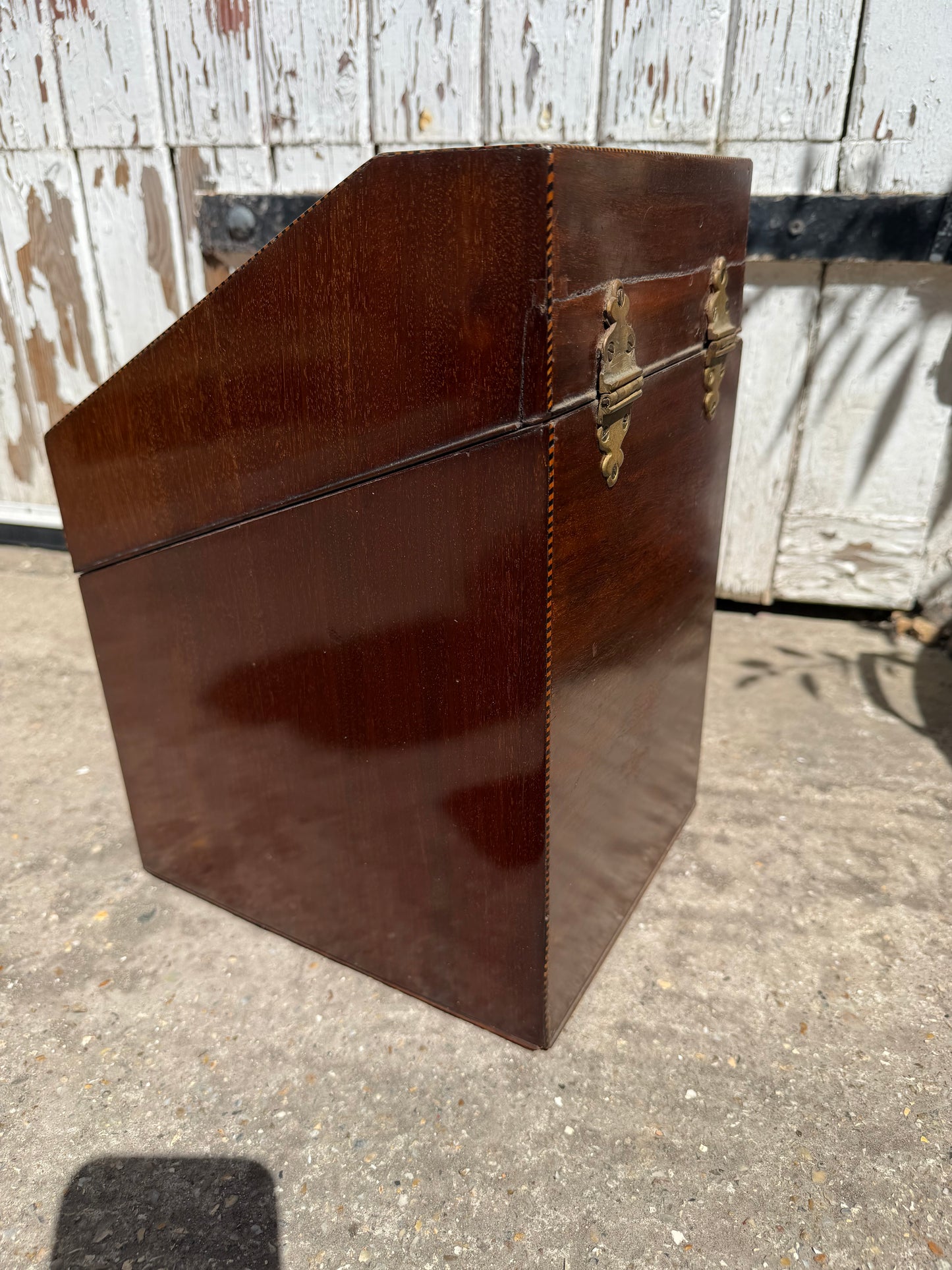 KNIFE BOX