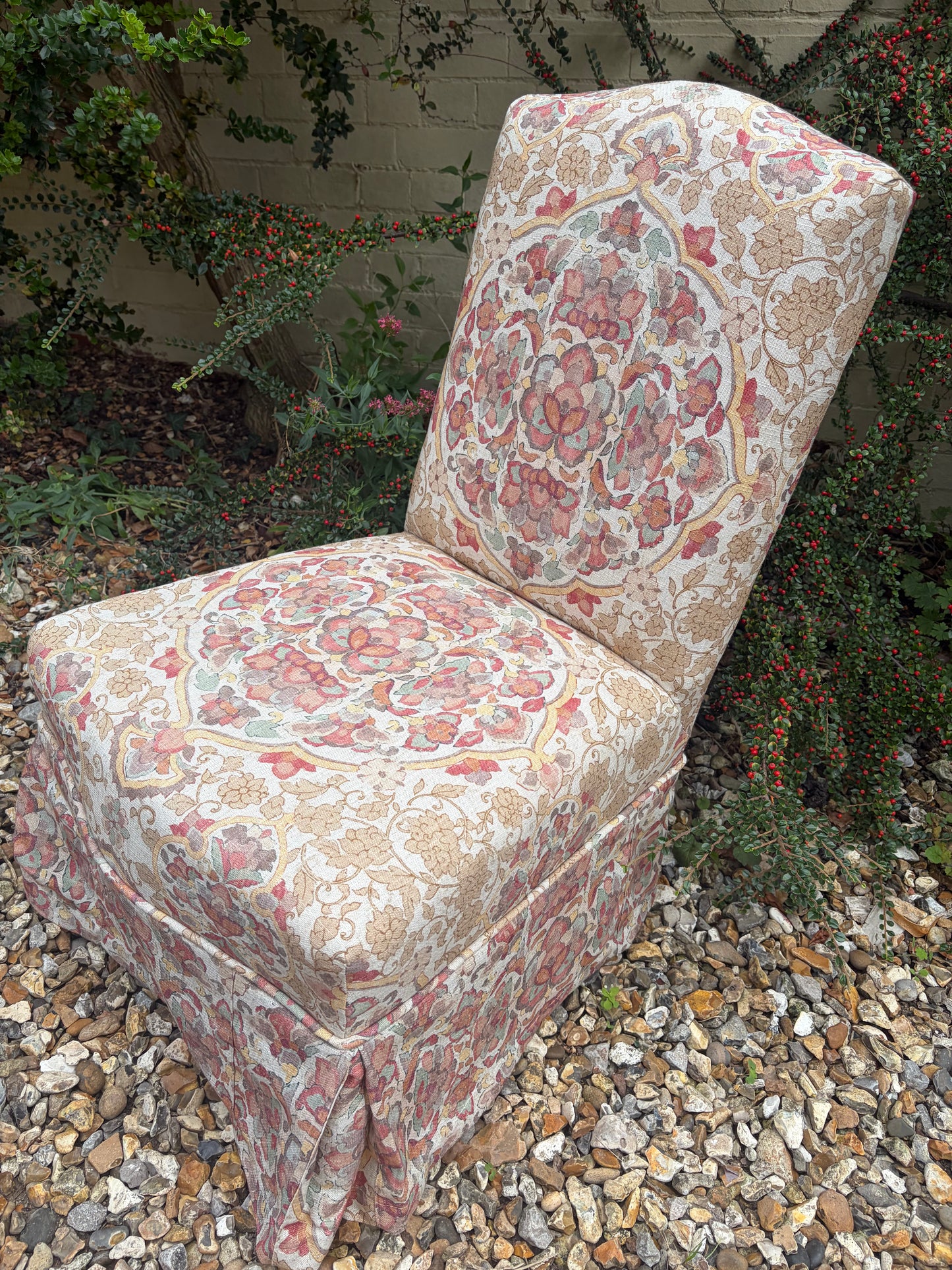 SLIPPER CHAIR