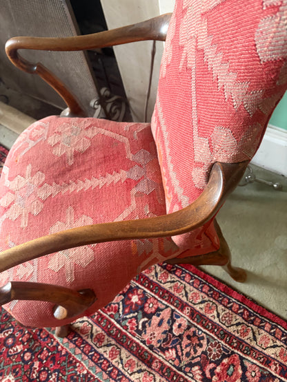 ANTIQUE CHAIR