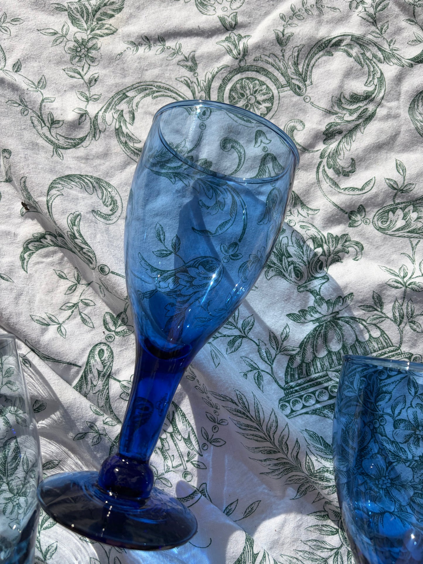 BLUE GLASSES