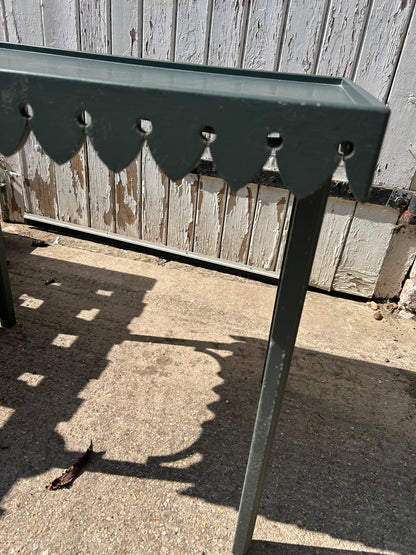 FOLDING TABLE