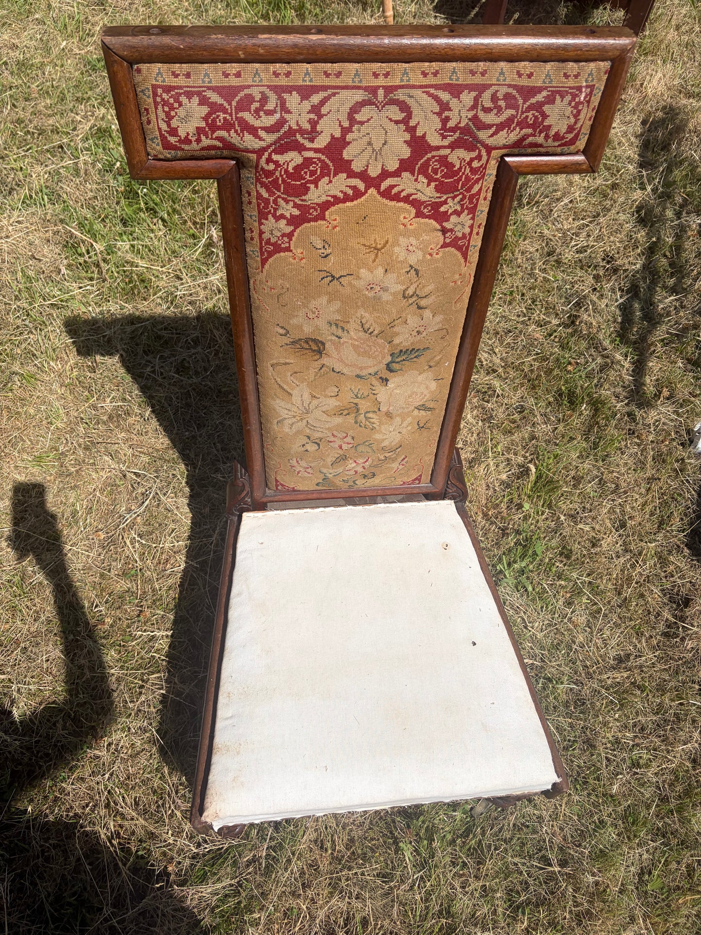 ANTIQUE CHAIR