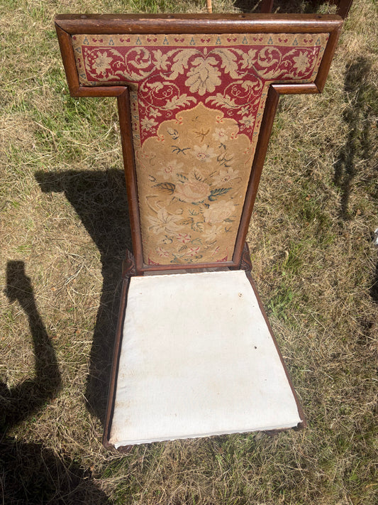 ANTIQUE CHAIR