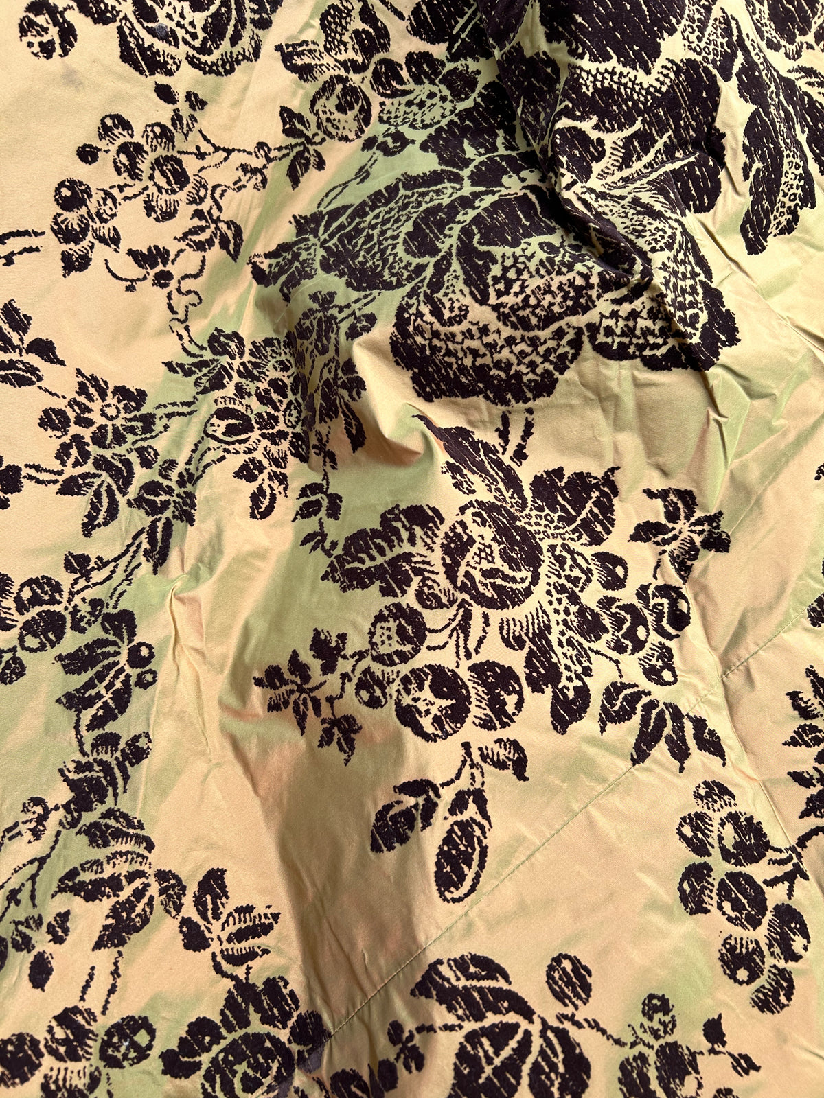 CIRCULAR CLOTH