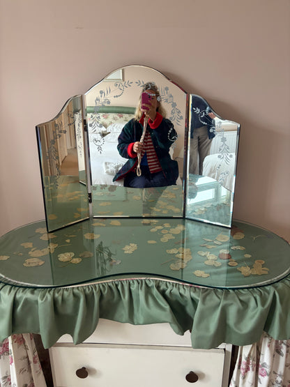 DRESSING TABLE