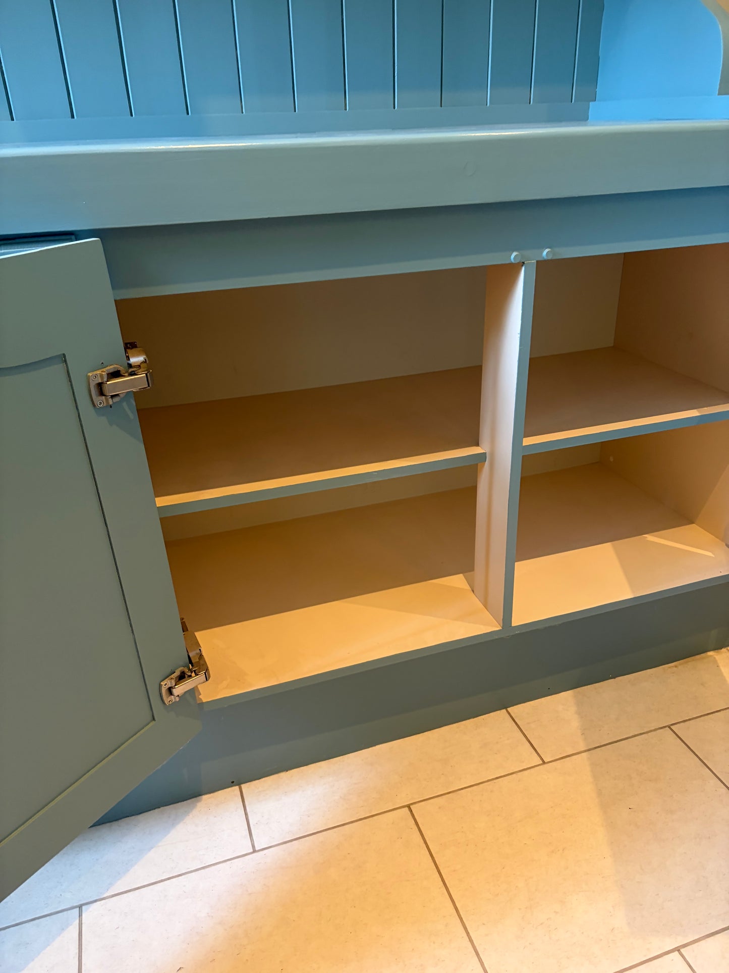 DRESSER