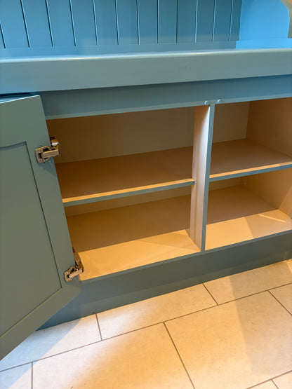 DRESSER